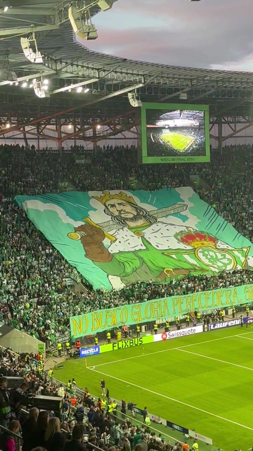 沖擊獎杯！貝蒂斯球迷這巨型Tifo太有氣勢了